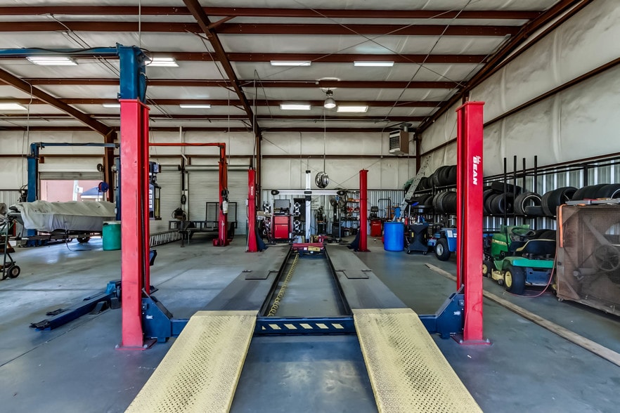 More Photos Of 1001 Mally St, Tuscaloosa Auto Repair For Sale