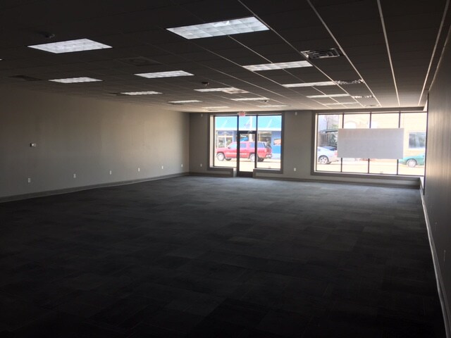 More Photos Of 150 E Station St, Kankakee Restaurant For Lease