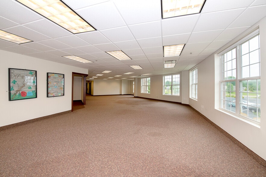 More Photos Of 387 Golfview Ln, Highland Heights Office For Lease