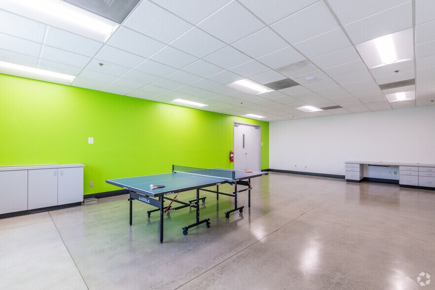 More Photos Of 250 Vista Blvd, Sparks Warehouse For Lease