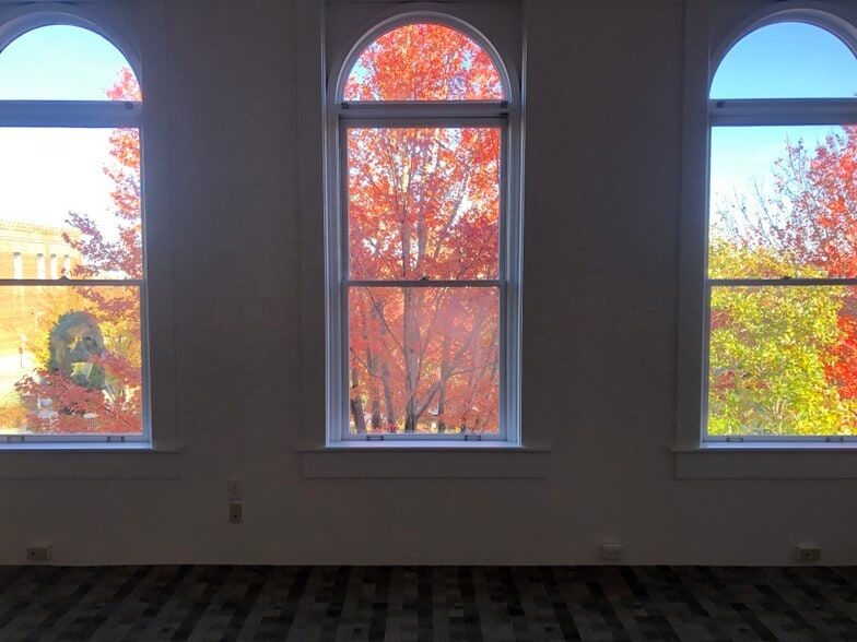 More Photos Of 109 S Main St, Hendersonville Storefront Retail Office For Lease