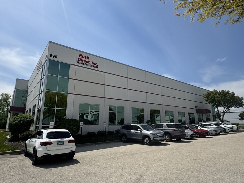 More Photos Of 880 N Wood Dale Rd, Wood Dale Warehouse For Lease