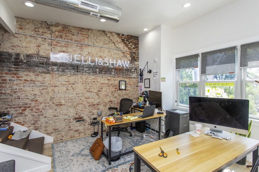 More Photos Of 319 Bainbridge St, Philadelphia Office Residential For Sale