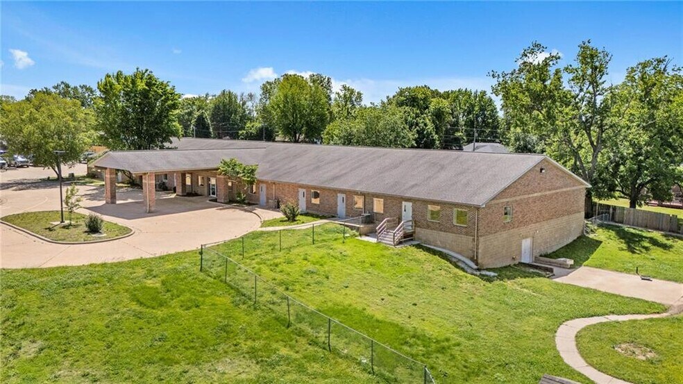 More Photos Of 185 Rebecca St, Gentry Office For Sale