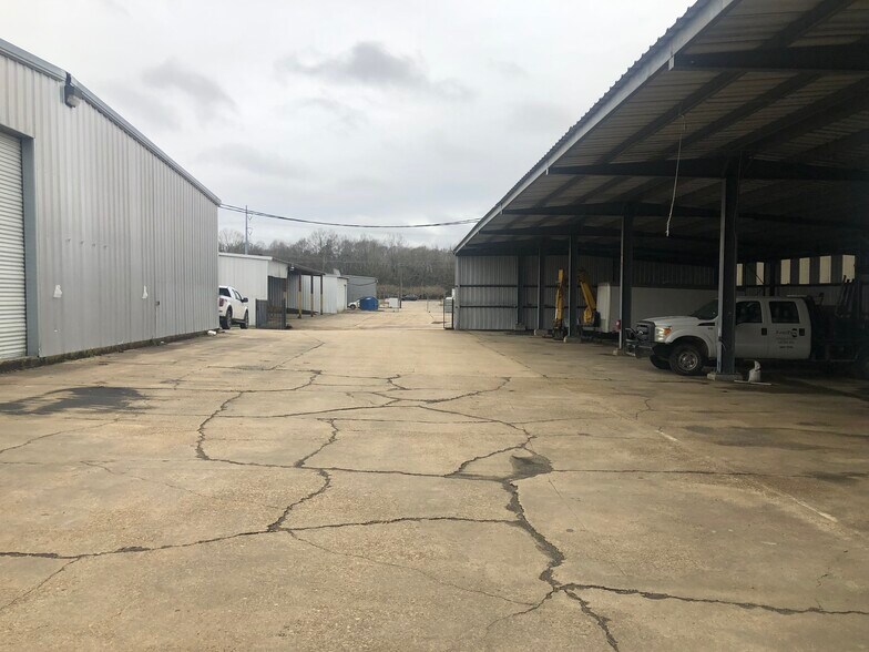 More Photos Of 3000 Main St, Baker Warehouse For Lease