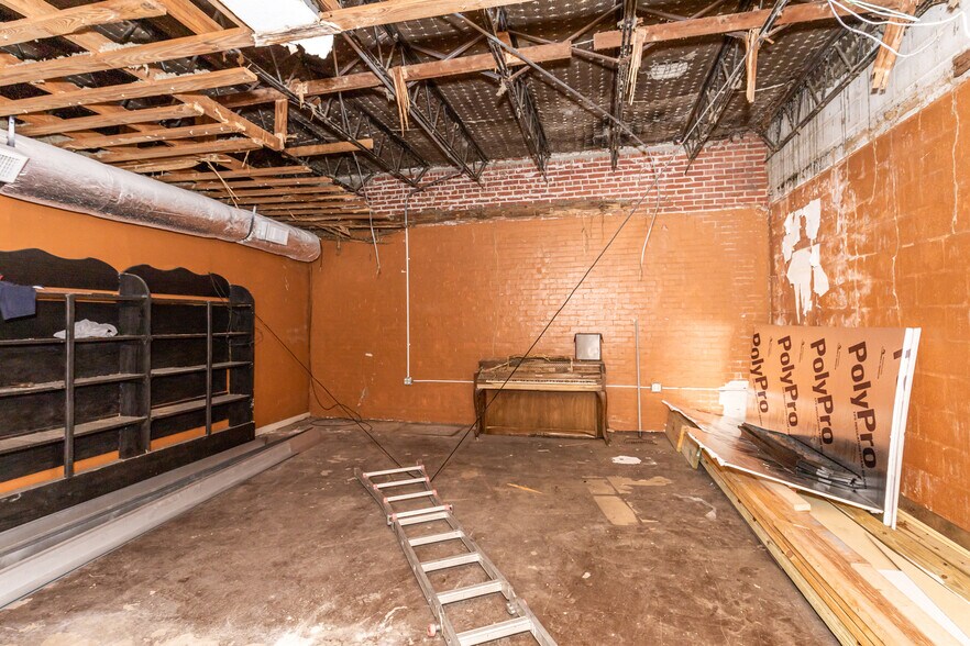 More Photos Of 4914 Main St, Moss Point Storefront For Sale