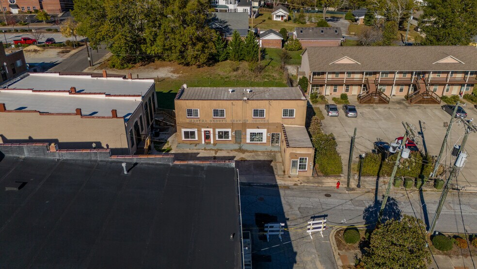 More Photos Of 105 Enterprise St, Clinton Storefront Retail Residential For Sale