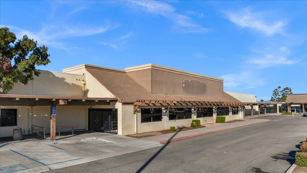 More Photos Of 147 W Shaw Ave, Clovis General Retail For Sale