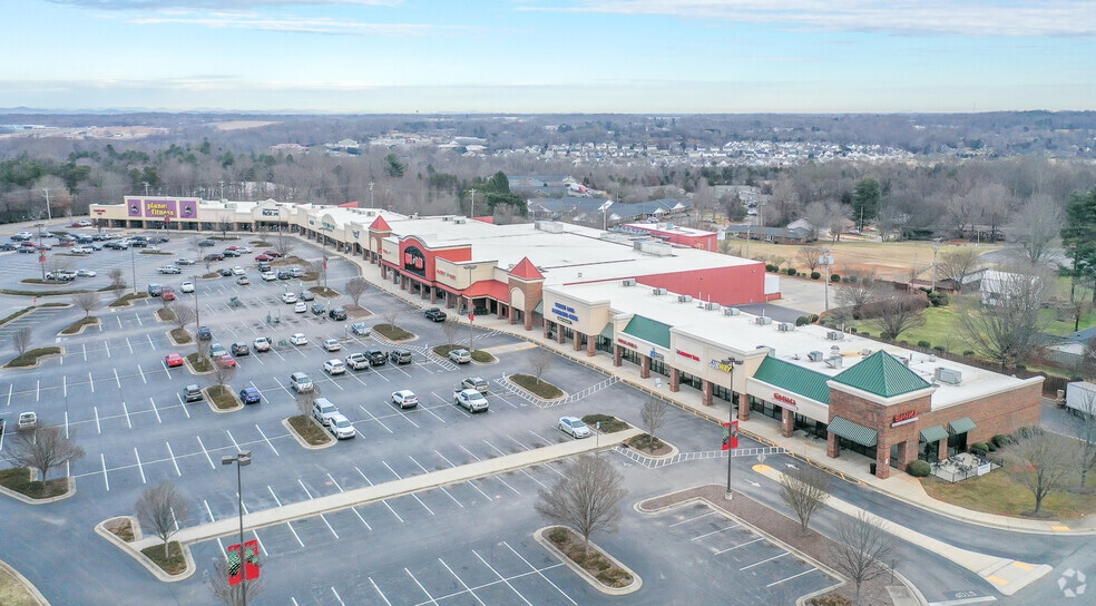 More Photos Of 1837 E Broad St, Statesville Unknown For Lease