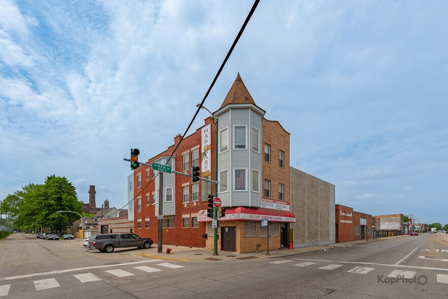 Primary Photo Of 601 W 47th St, Chicago Storefront Retail Residential For Sale