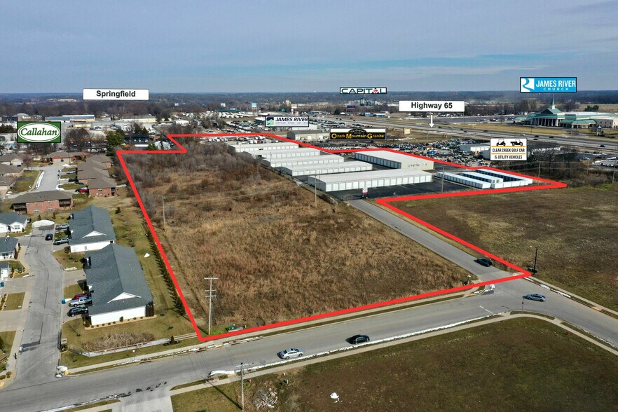 More Photos Of 5560 N 22nd St, Ozark Self Storage For Sale