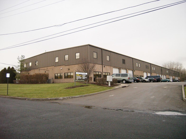 More Photos Of 211 Gates Rd, Little Ferry Flex For Lease