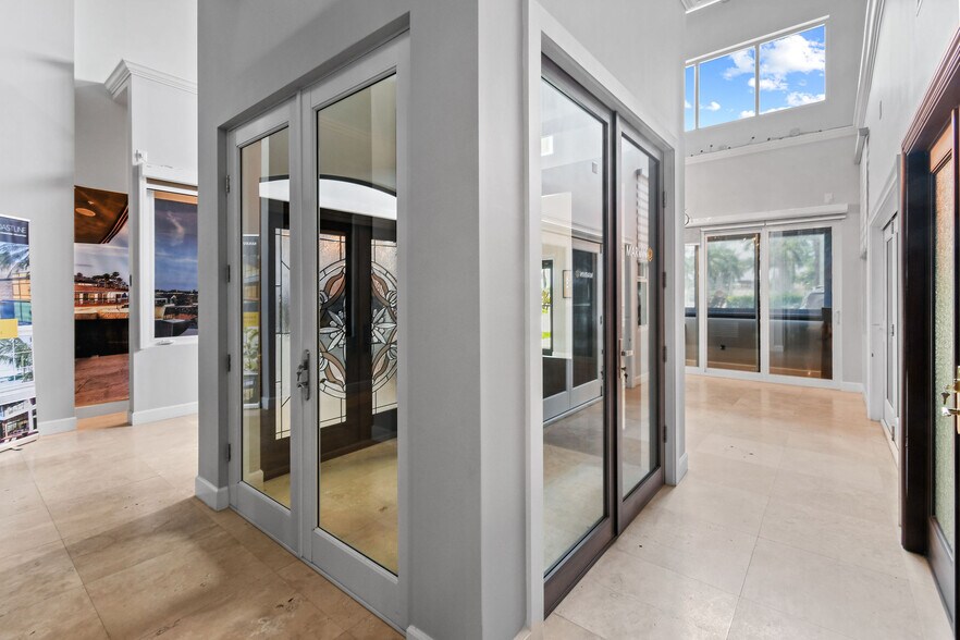 More Photos Of 5401 N Haverhill Rd, West Palm Beach Warehouse For Lease