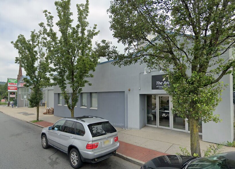 More Photos Of 555-557 Main St, Orange Warehouse For Lease