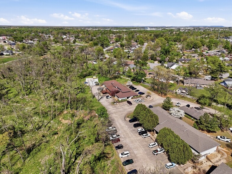 More Photos Of 6 Halsted Cir, Rogers Office For Lease