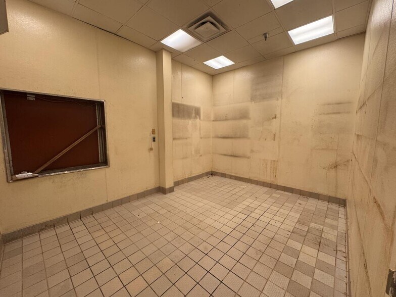 More Photos Of 2949 Dixie Hwy, Hamilton Restaurant For Lease