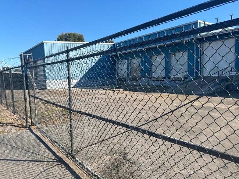 More Photos Of 4006 W Crest Ave, Tampa Industrial For Lease