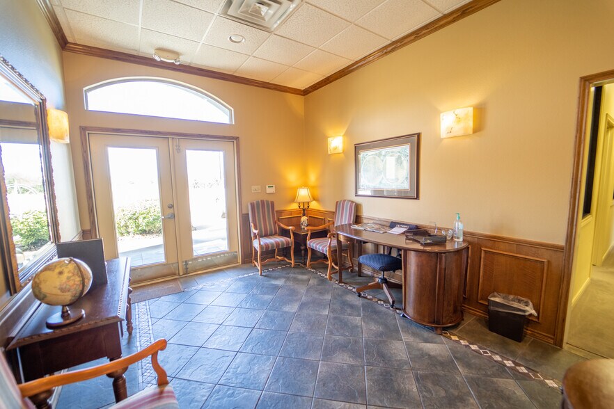 More Photos Of 5103 E Airline Rd, Victoria Office For Lease