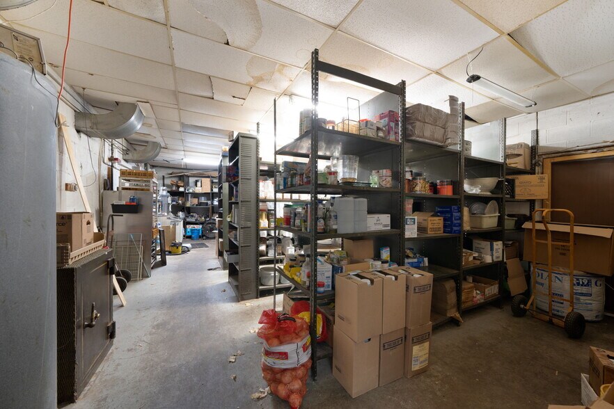 More Photos Of 18089 W State St, Vandalia Bar For Sale