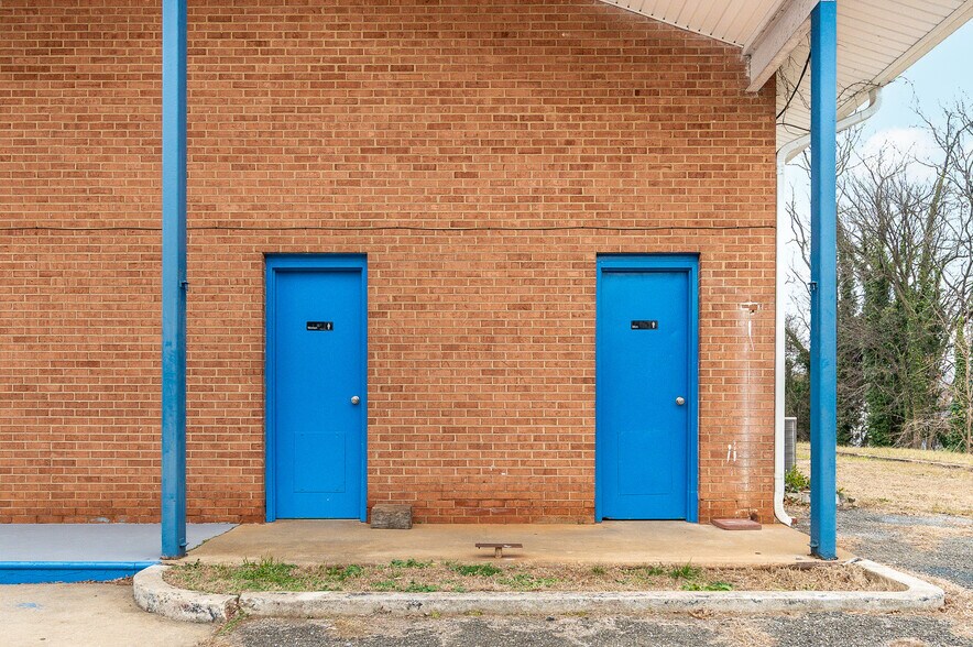 More Photos Of 4927 S Amherst Hwy, Madison Heights Specialty For Sale