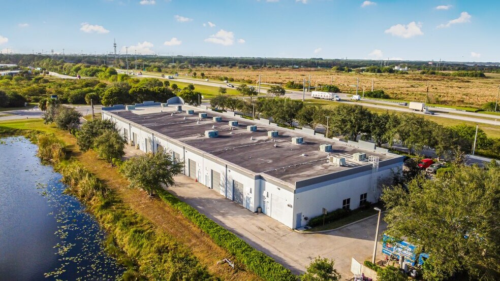 More Photos Of 6901-6945 NW LTC Pky, Port Saint Lucie Warehouse For Lease
