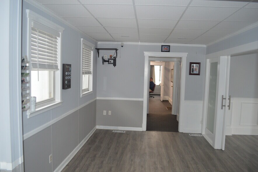 More Photos Of 2662 Nottingham Way, Trenton Office For Sale