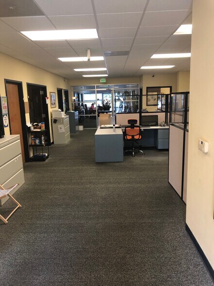 More Photos Of 120-136 Towerview Ct, Cary Research And Development For Lease