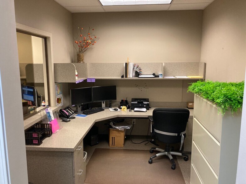 More Photos Of 2099 Hillshire Cir, Memphis Light Distribution For Lease