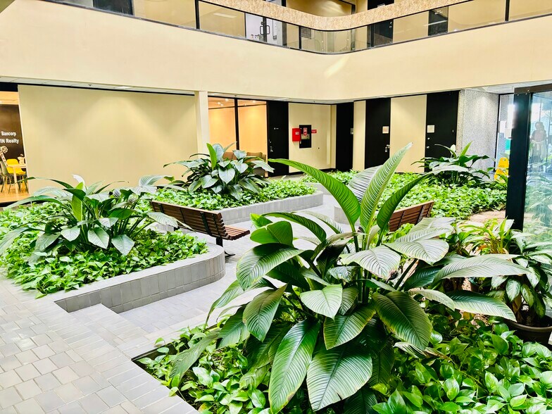 More Photos Of 6100 Corporate Dr, Houston Medical For Sale
