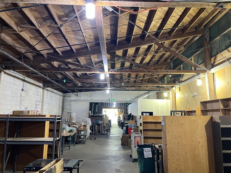More Photos Of 2483-2495 Washington Ave, San Leandro Light Manufacturing For Sale