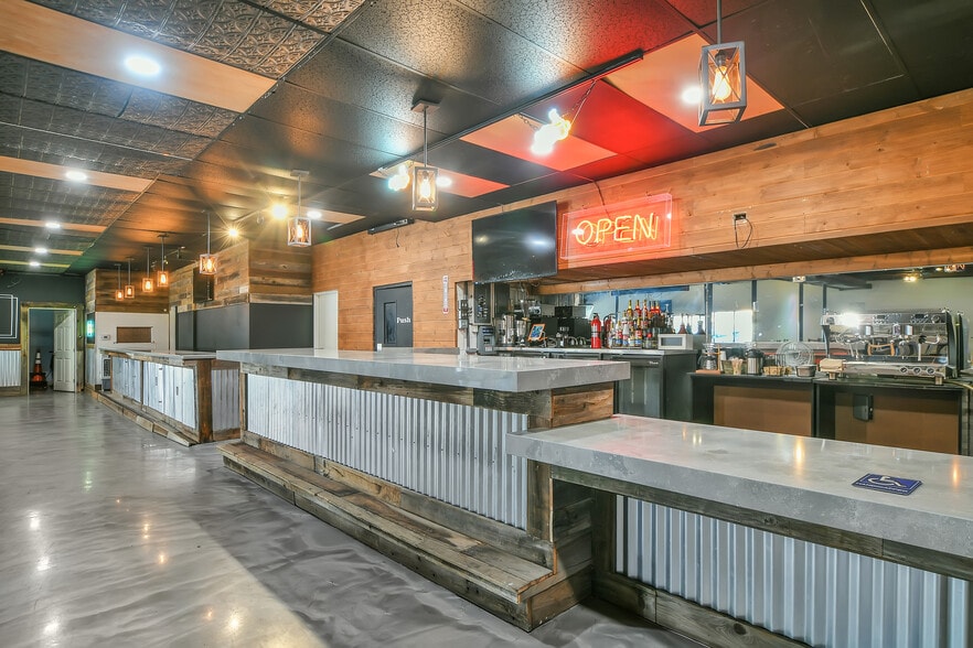 More Photos Of 561 1st St, Brentwood Storefront Retail Office For Sale