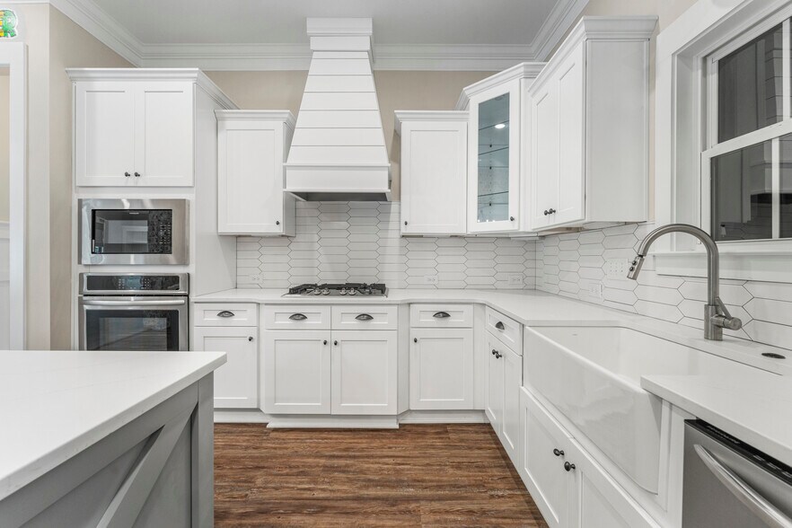 More Photos Of 102 S College St, Hamilton Flex For Sale