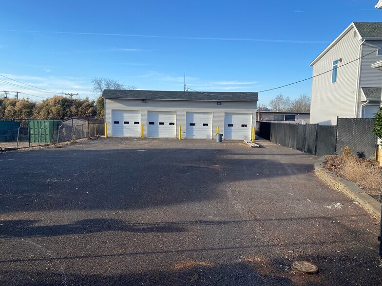 Primary Photo Of 134 Cockeysville, Cockeysville Warehouse For Lease