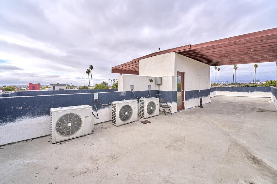 More Photos Of 550 W 47th St, Los Angeles Apartments For Sale