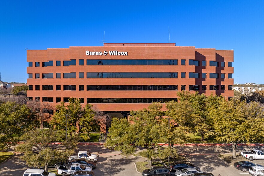 More Photos Of 2301 E Lamar Blvd, Arlington Unknown For Lease