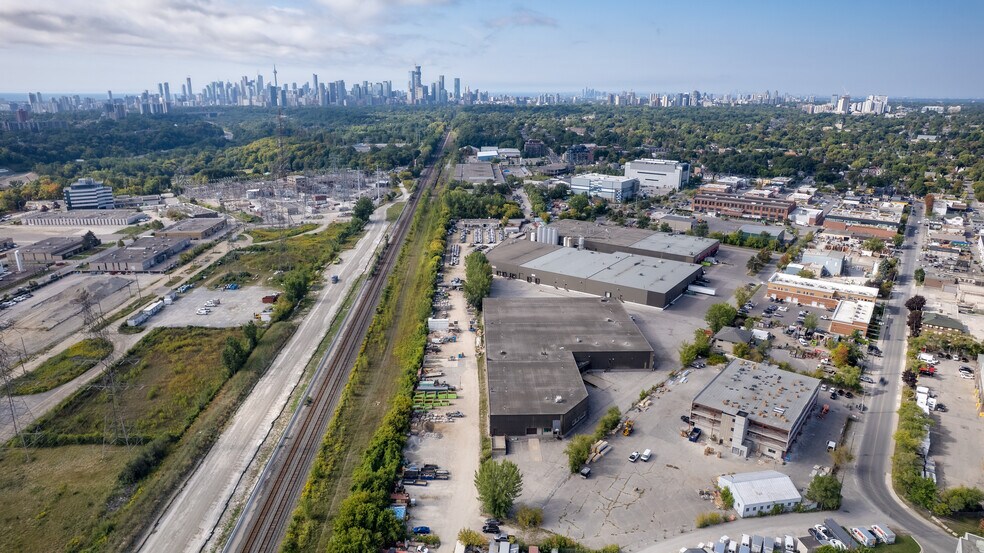 More Photos Of 55 Esandar Dr, Toronto Warehouse For Lease