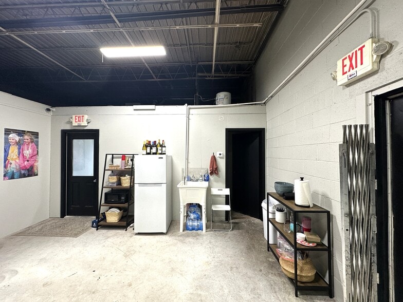 More Photos Of 3731 W Alexandersville Bellbrook Rd, Dayton Warehouse For Sale