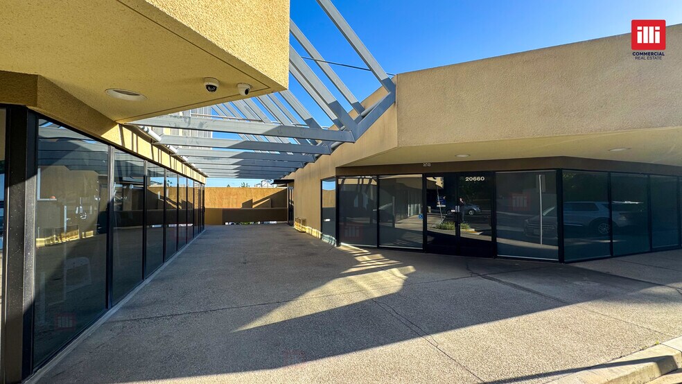 More Photos Of 20640-20668 Ventura Blvd, Woodland Hills Storefront Retail Office For Lease