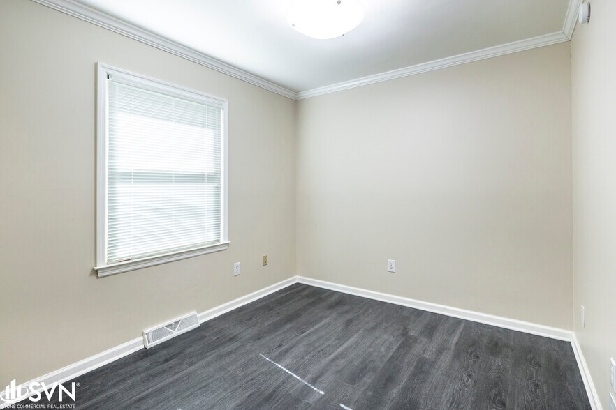 More Photos Of 274 Southland Dr, Lexington Office For Sale