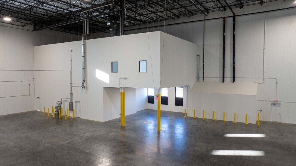 More Photos Of 245 Paterson Plank Rd, Carlstadt Distribution For Lease