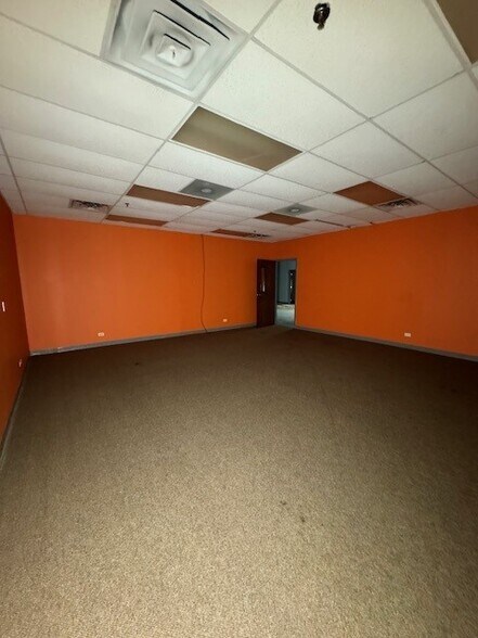 More Photos Of 28 E 112th Pl, Chicago Freestanding For Sale