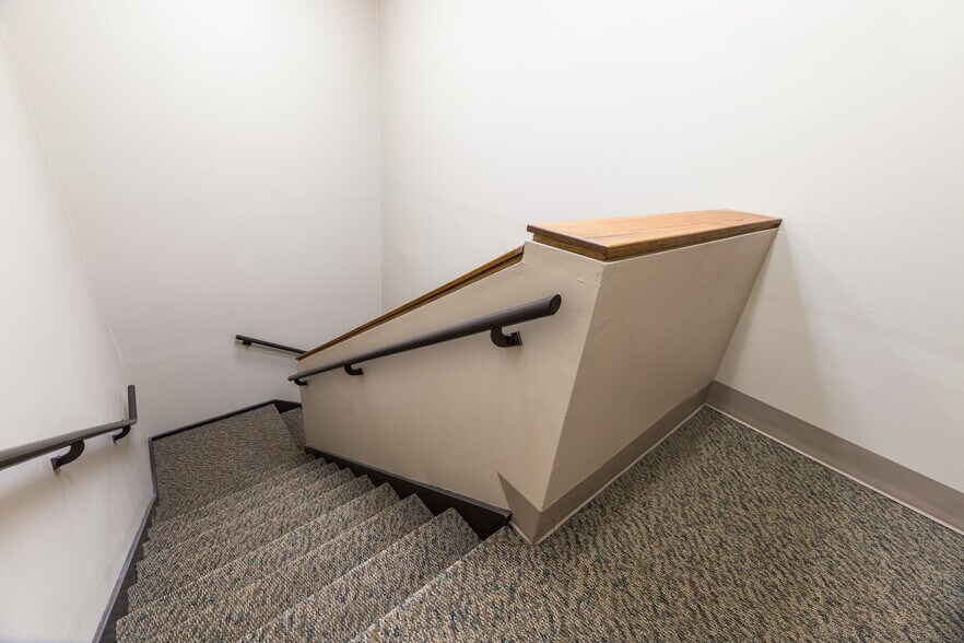 More Photos Of 208 E Houston St, Beeville Office For Sale