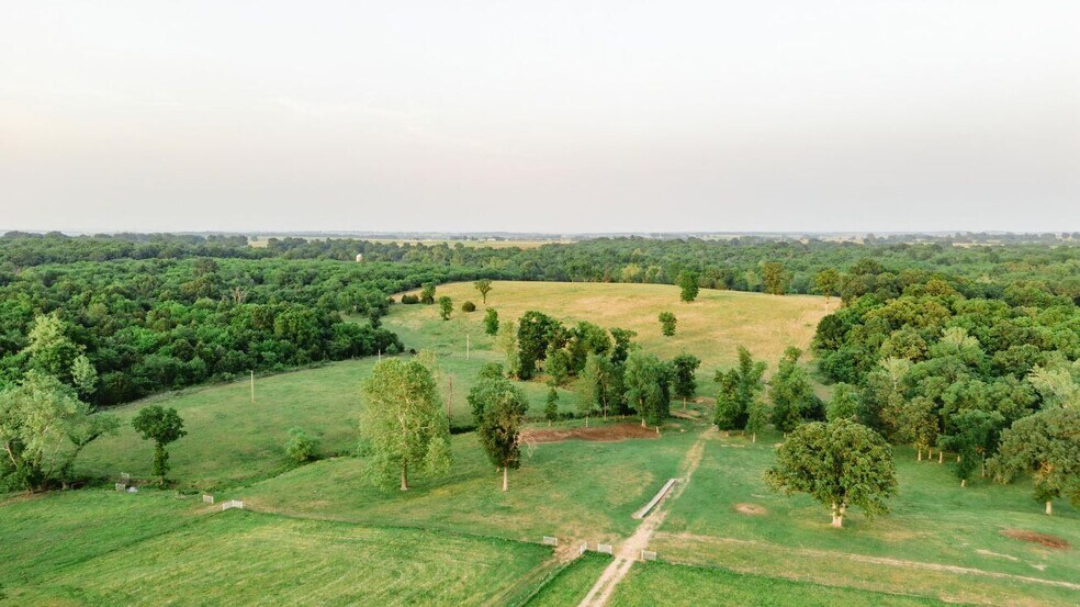 More Photos Of 352 MO-245, Dadeville Horse Stables For Sale