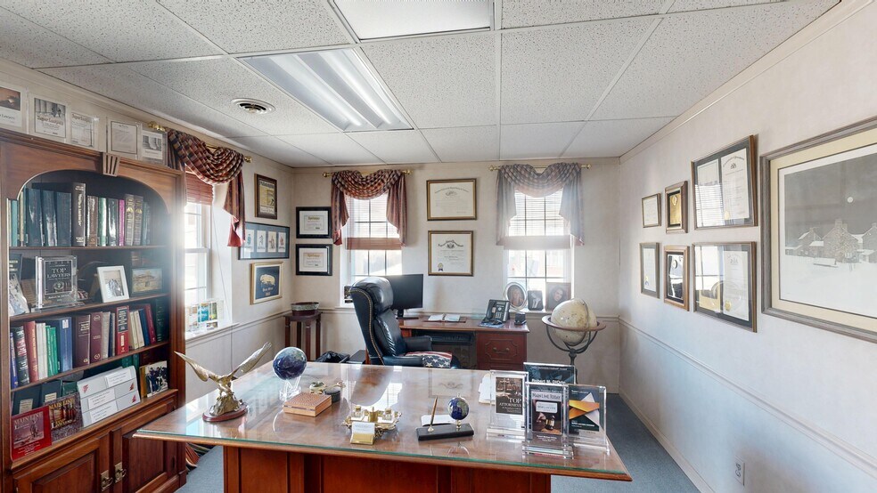 More Photos Of 21 W Front St, Media Office For Sale