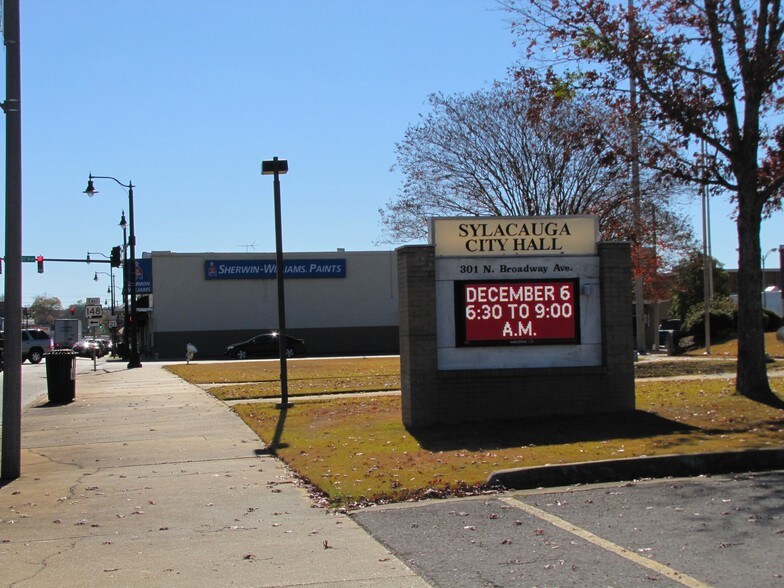 More Photos Of 227 N Broadway Ave, Sylacauga Storefront For Sale