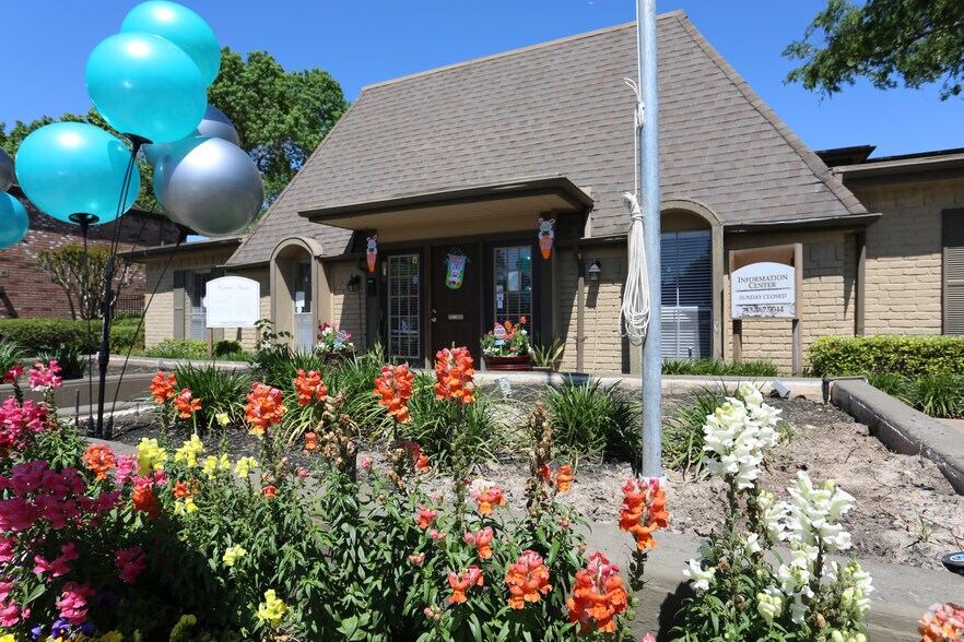 More Photos Of 10000 Hammerly Blvd, Houston Apartments For Sale