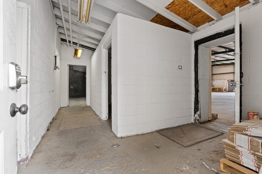 More Photos Of 25 Word St, Fairburn Warehouse For Sale