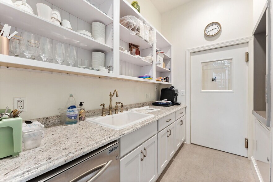 More Photos Of 12 Culpeper St, Warrenton Restaurant For Sale