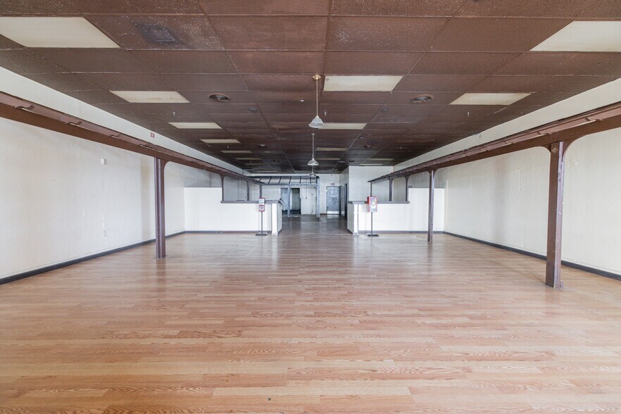 More Photos Of 716 N 12th St, Murray General Retail For Lease