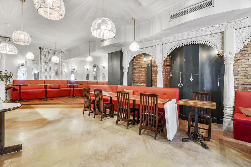 More Photos Of 1450 Rue Crescent, Montréal Restaurant For Lease